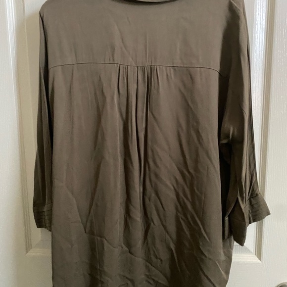 Button down - Picture 2 of 2